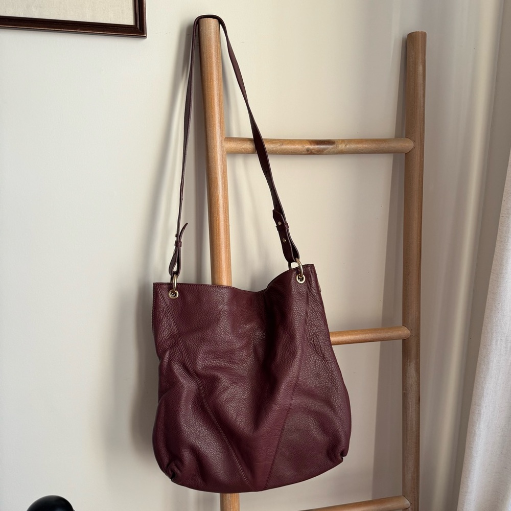POUR LA VICTOIRE Pebble Genuine Leather Zipper Expandable Bag in Burgundy